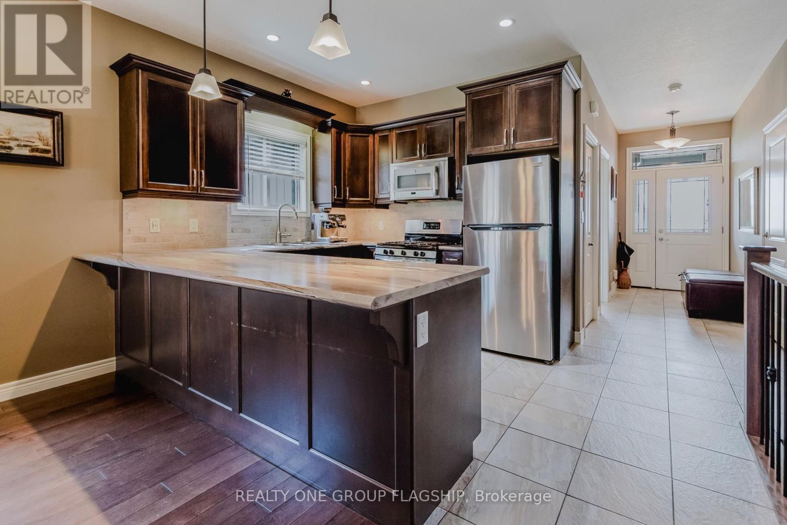 Property at 12 LAFAYETTE STREET E image 4