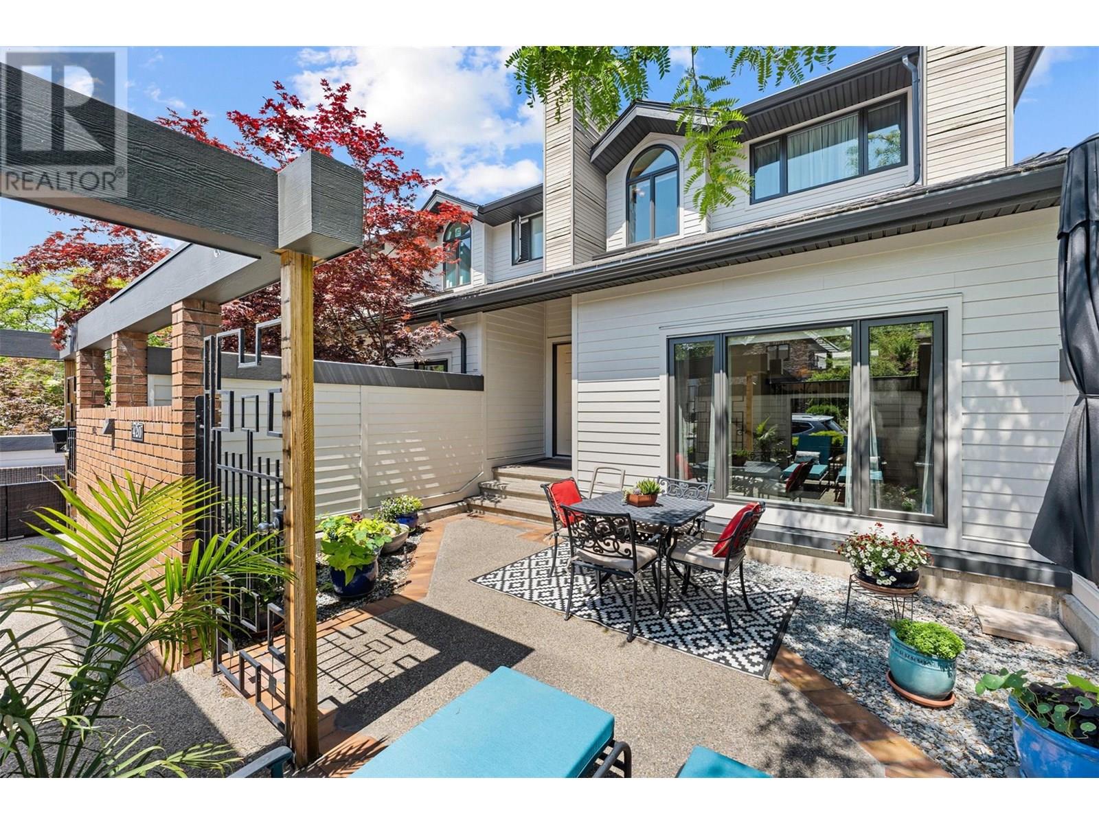 Property at 420 West Avenue image 4