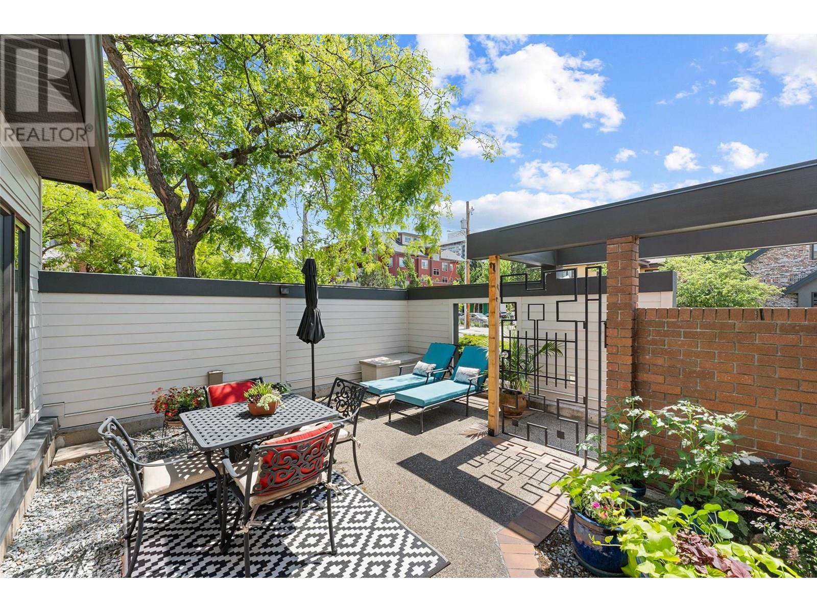 Property at 420 West Avenue image 3