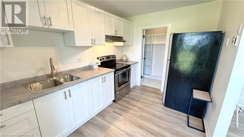 37 St. Charles Place, Clinton, Ontario  N0M 1L0 - Photo 4 - 40741685