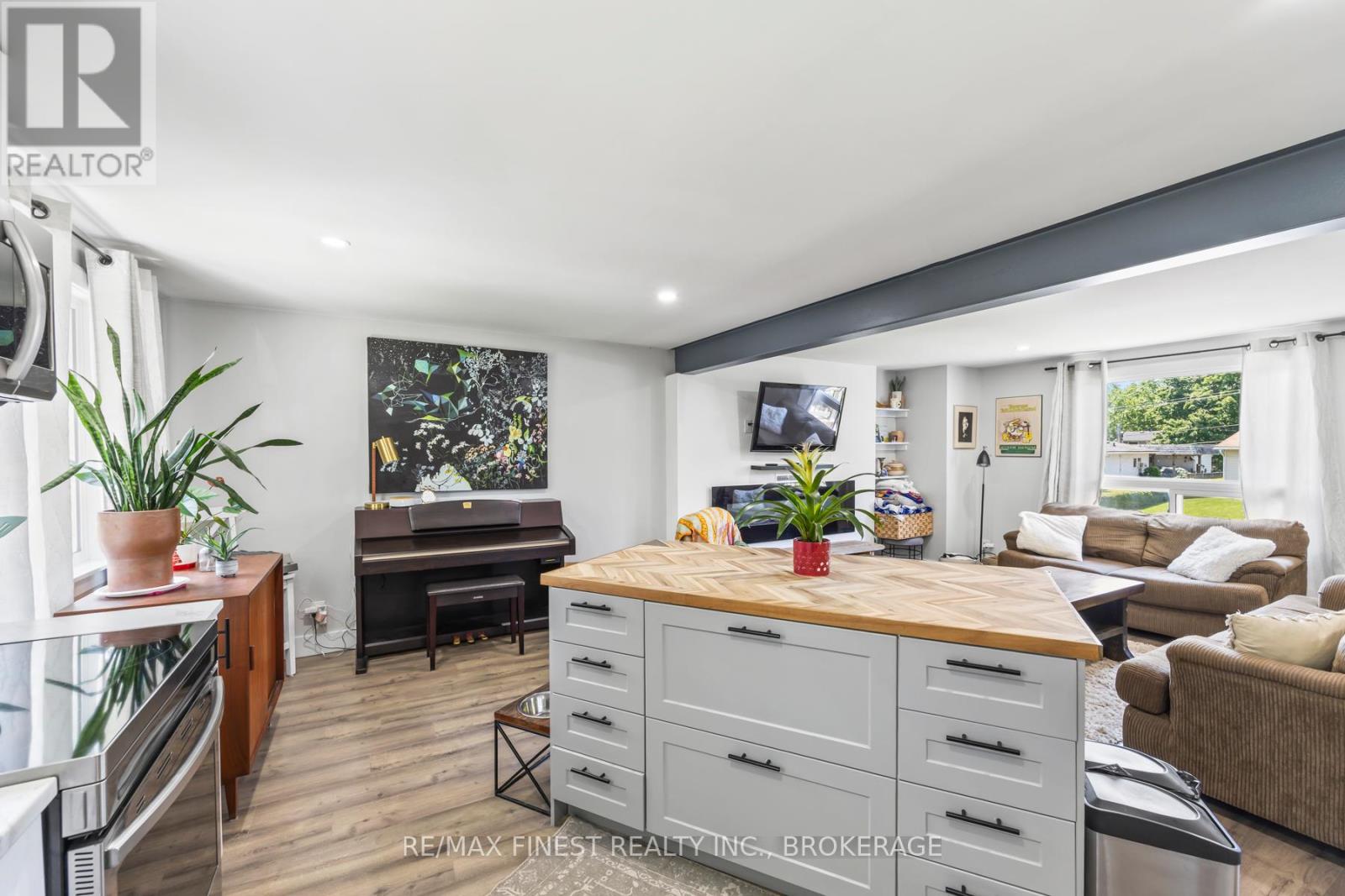 35 Clairton Place, Loyalist, Ontario  K7N 1R8 - Photo 14 - X12229343