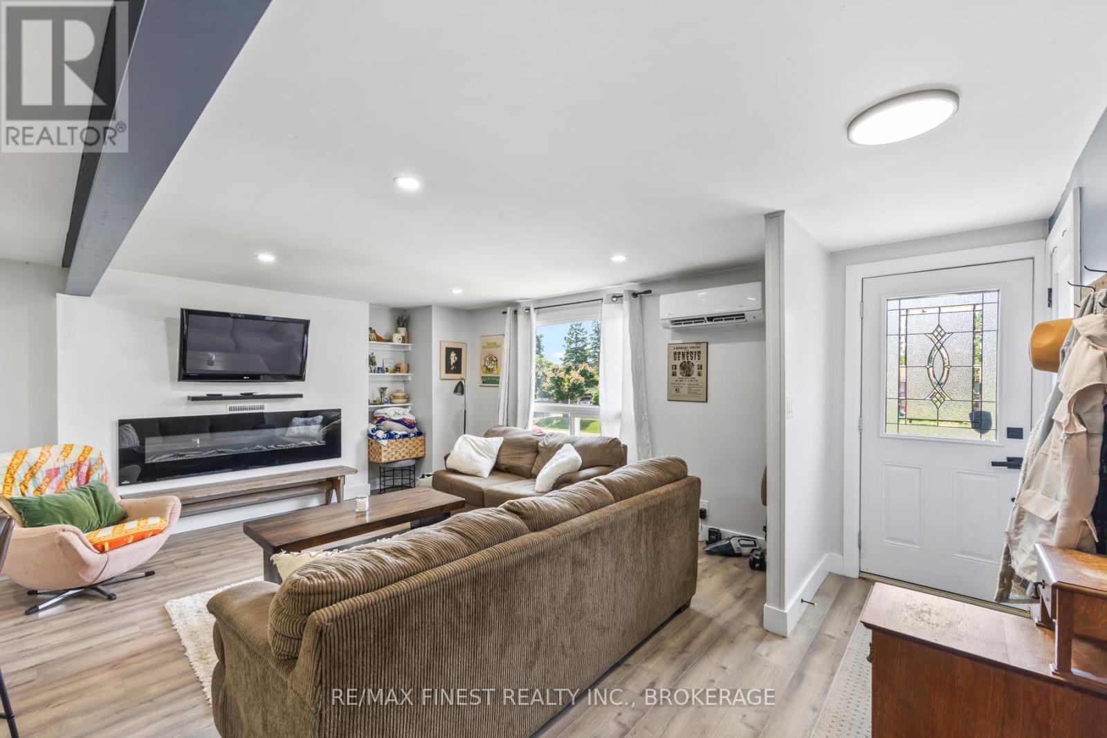 35 Clairton Place, Loyalist, Ontario  K7N 1R8 - Photo 6 - X12229343