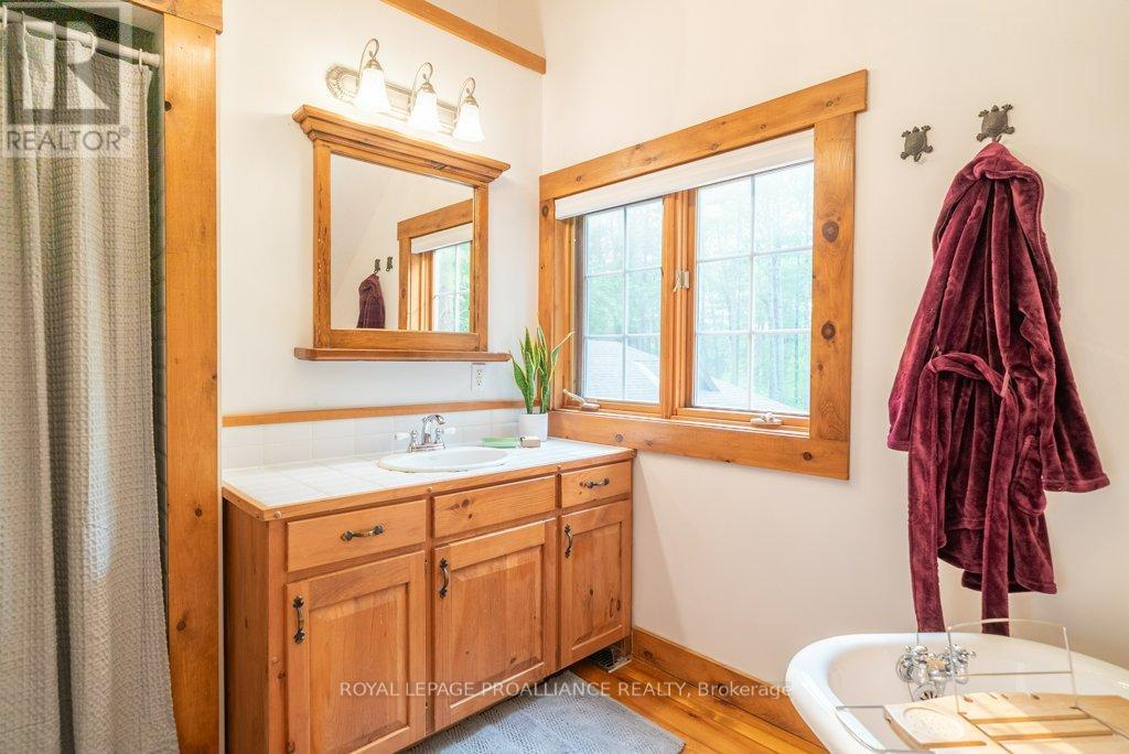 1421 Turtle Lake Lane, North Frontenac, Ontario  K0H 2M0 - Photo 28 - X12229389