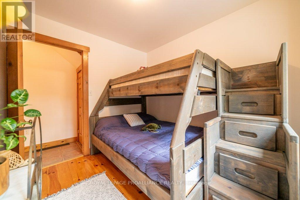 1421 Turtle Lake Lane, North Frontenac, Ontario  K0H 2M0 - Photo 33 - X12229389