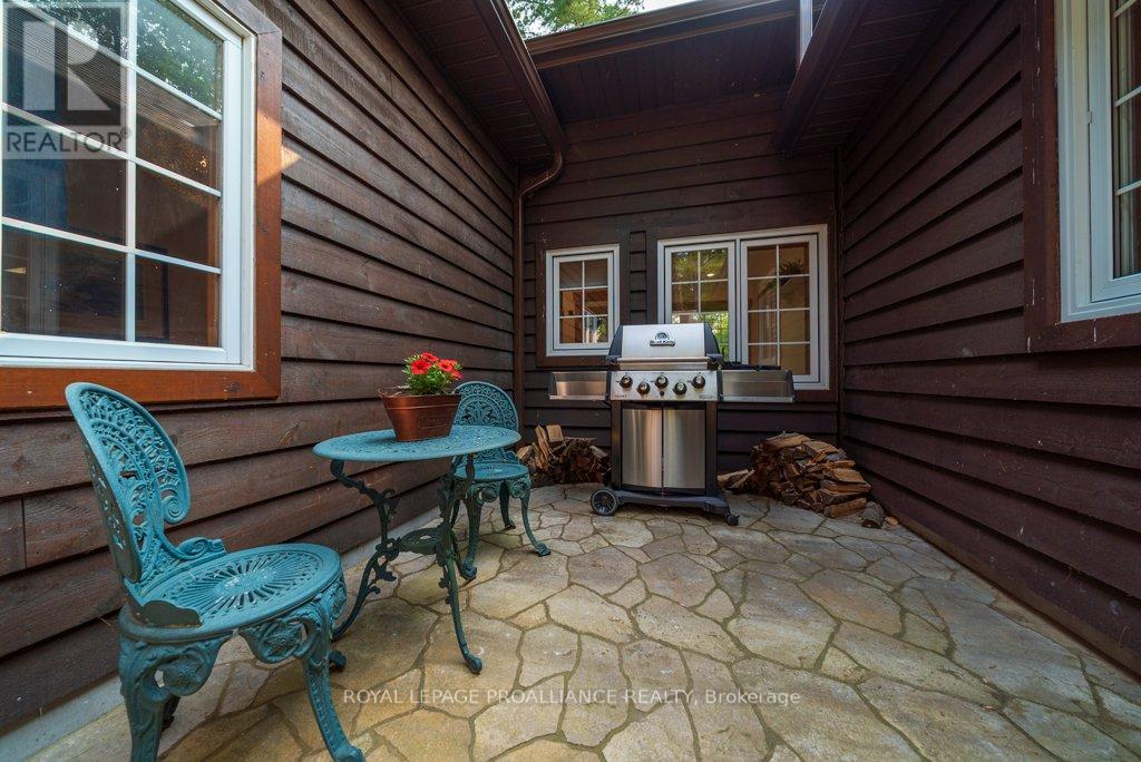 1421 Turtle Lake Lane, North Frontenac, Ontario  K0H 2M0 - Photo 6 - X12229389