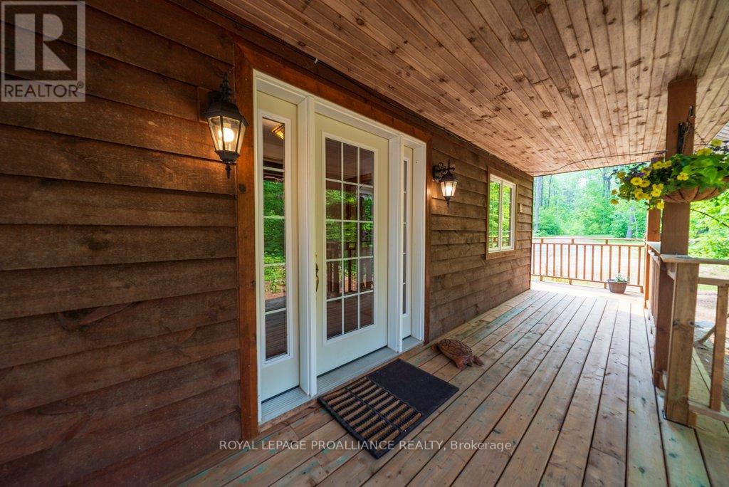 1421 Turtle Lake Lane, North Frontenac, Ontario  K0H 2M0 - Photo 9 - X12229389