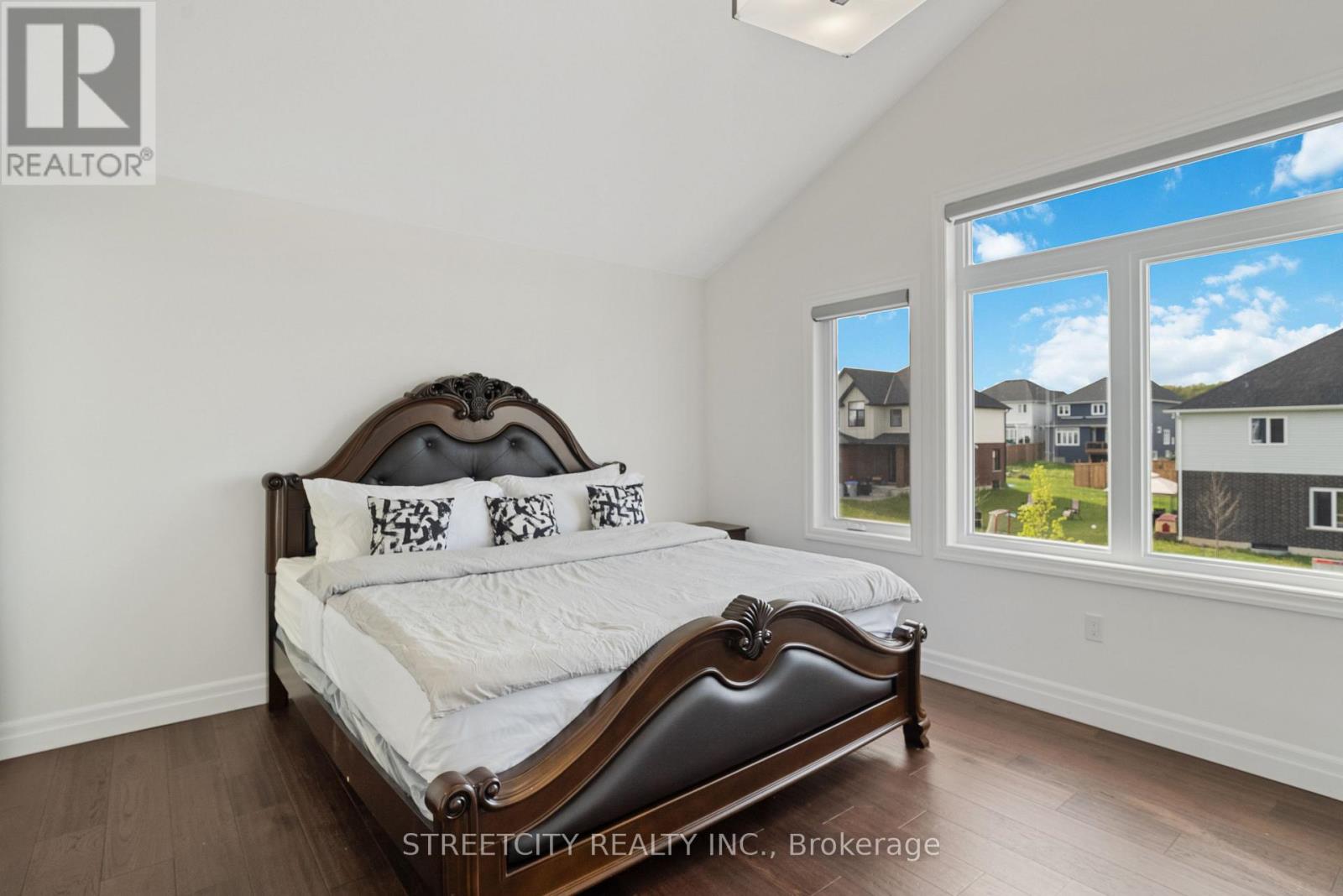 101 Basil Crescent, Middlesex Centre (Ilderton), Ontario  N0M 2A0 - Photo 23 - X12229407