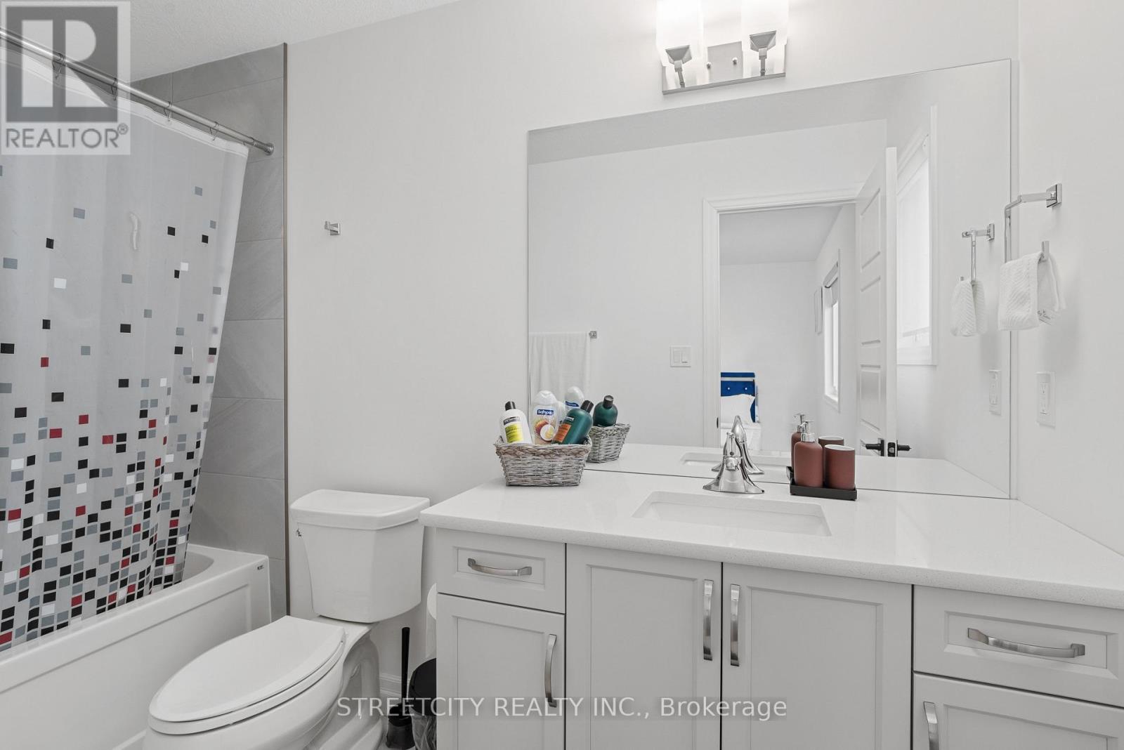 101 Basil Crescent, Middlesex Centre (Ilderton), Ontario  N0M 2A0 - Photo 32 - X12229407