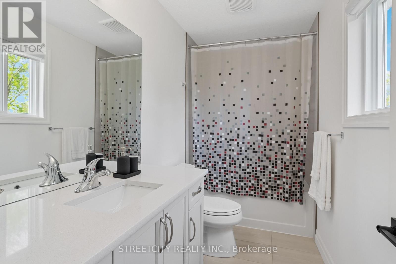 101 Basil Crescent, Middlesex Centre (Ilderton), Ontario  N0M 2A0 - Photo 36 - X12229407