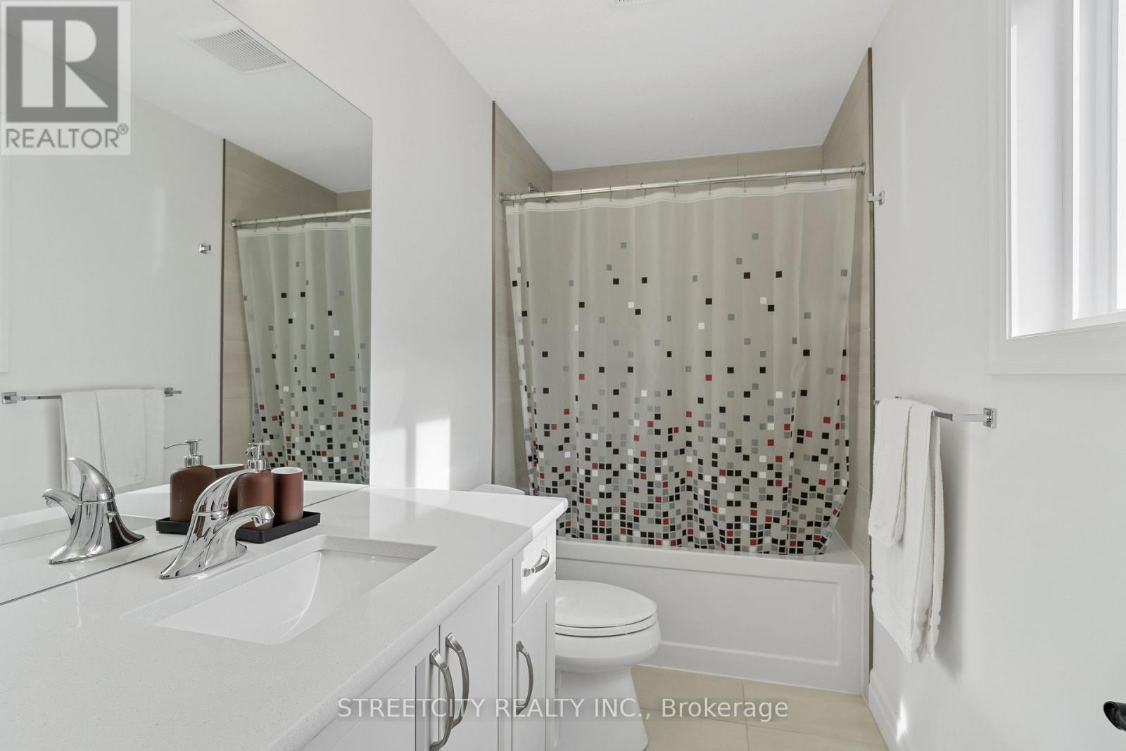 101 Basil Crescent, Middlesex Centre (Ilderton), Ontario  N0M 2A0 - Photo 42 - X12229407