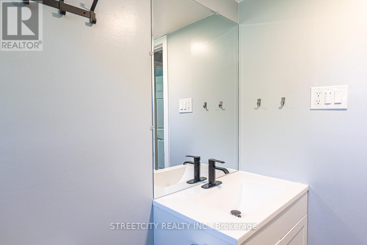 729 Hampstead Road, London South, Ontario  N6C 4X7 - Photo 35 - X12229440