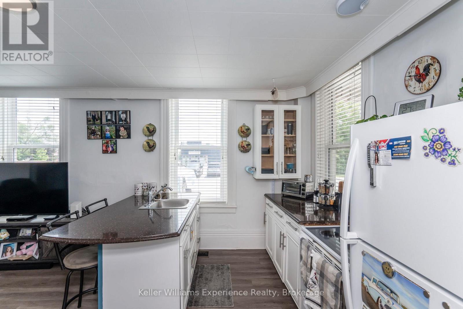 20 Yonge Street S, Springwater, Ontario  L0L 1P0 - Photo 5 - S12229465