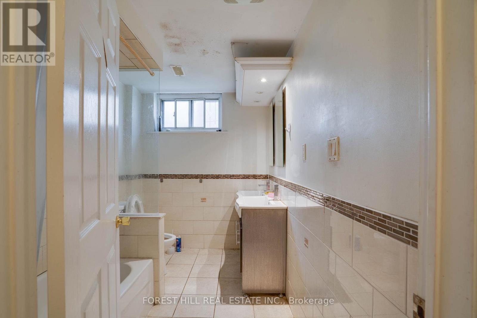 31 Danby Avenue, Toronto (Clanton Park), Ontario  M3H 2J2 - Photo 11 - C12229503