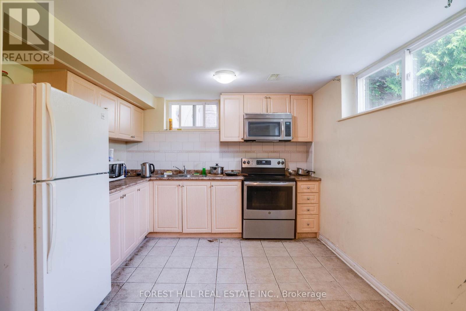 31 Danby Avenue, Toronto (Clanton Park), Ontario  M3H 2J2 - Photo 7 - C12229503