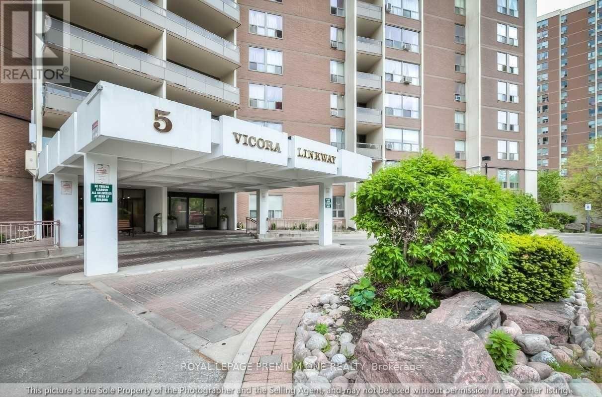 210 - 5 Vicora Linkway, Toronto (Flemingdon Park), Ontario  M3C 1A4 - Photo 1 - C12229527