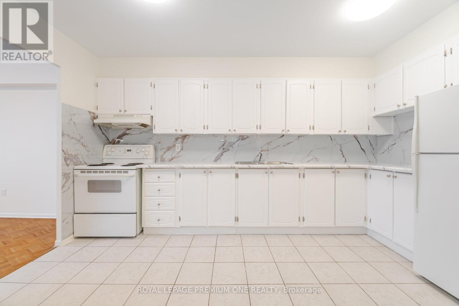 210 - 5 Vicora Linkway, Toronto (Flemingdon Park), Ontario  M3C 1A4 - Photo 13 - C12229527