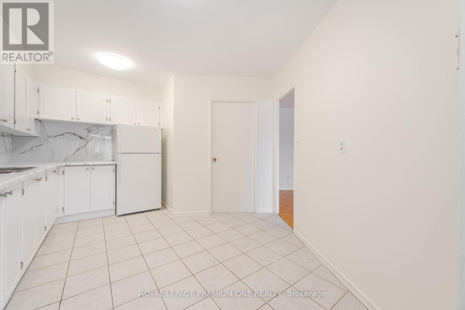 210 - 5 Vicora Linkway, Toronto (Flemingdon Park), Ontario  M3C 1A4 - Photo 14 - C12229527