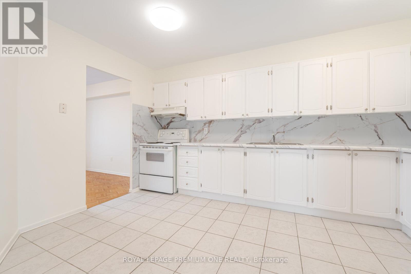 210 - 5 Vicora Linkway, Toronto (Flemingdon Park), Ontario  M3C 1A4 - Photo 15 - C12229527