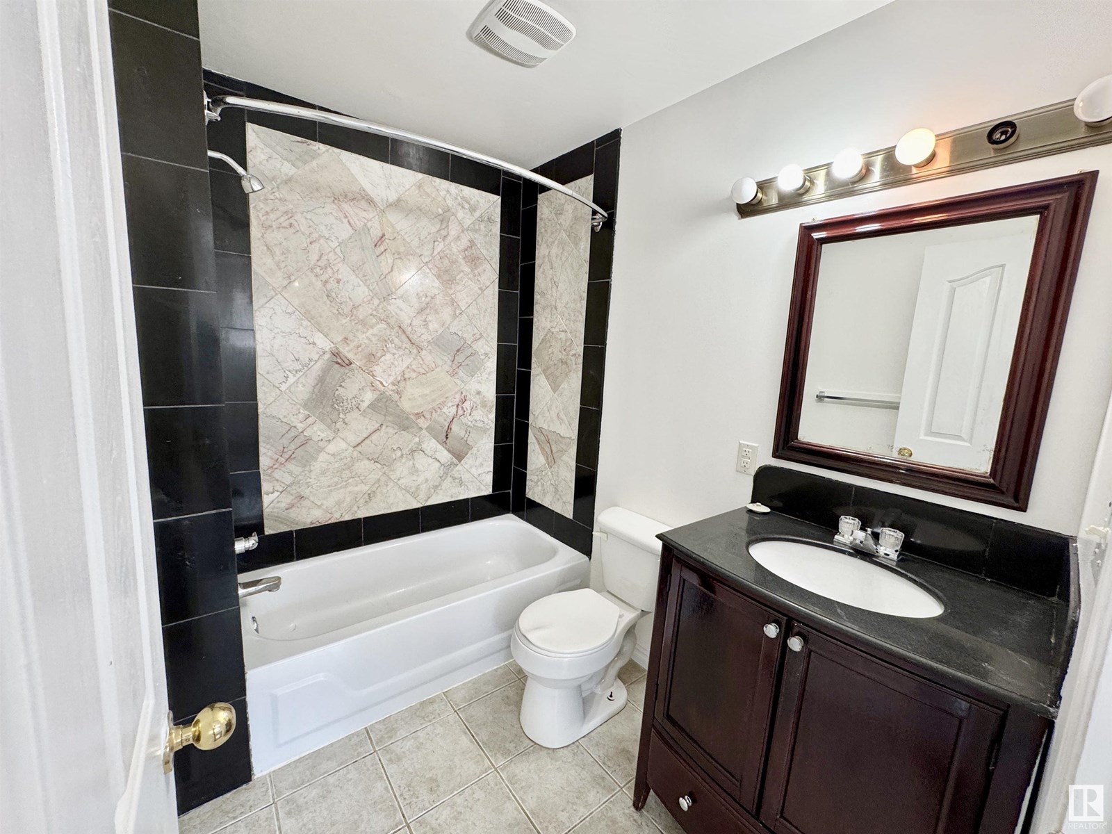 Property at 11528 85 ST NW image 4