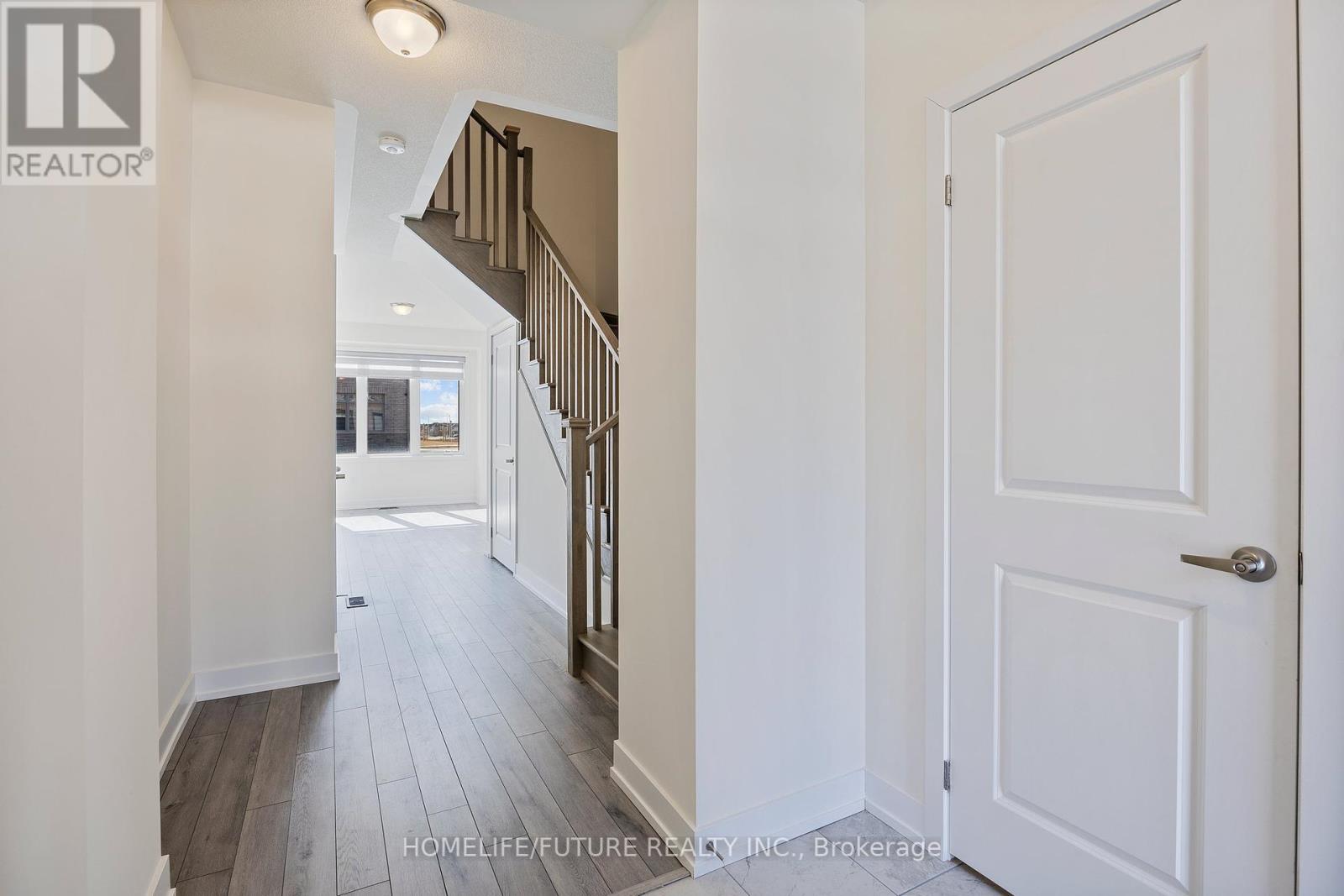 1540 Labine Point, Milton, Ontario  L9T 7E7 - Photo 5 - W12229522