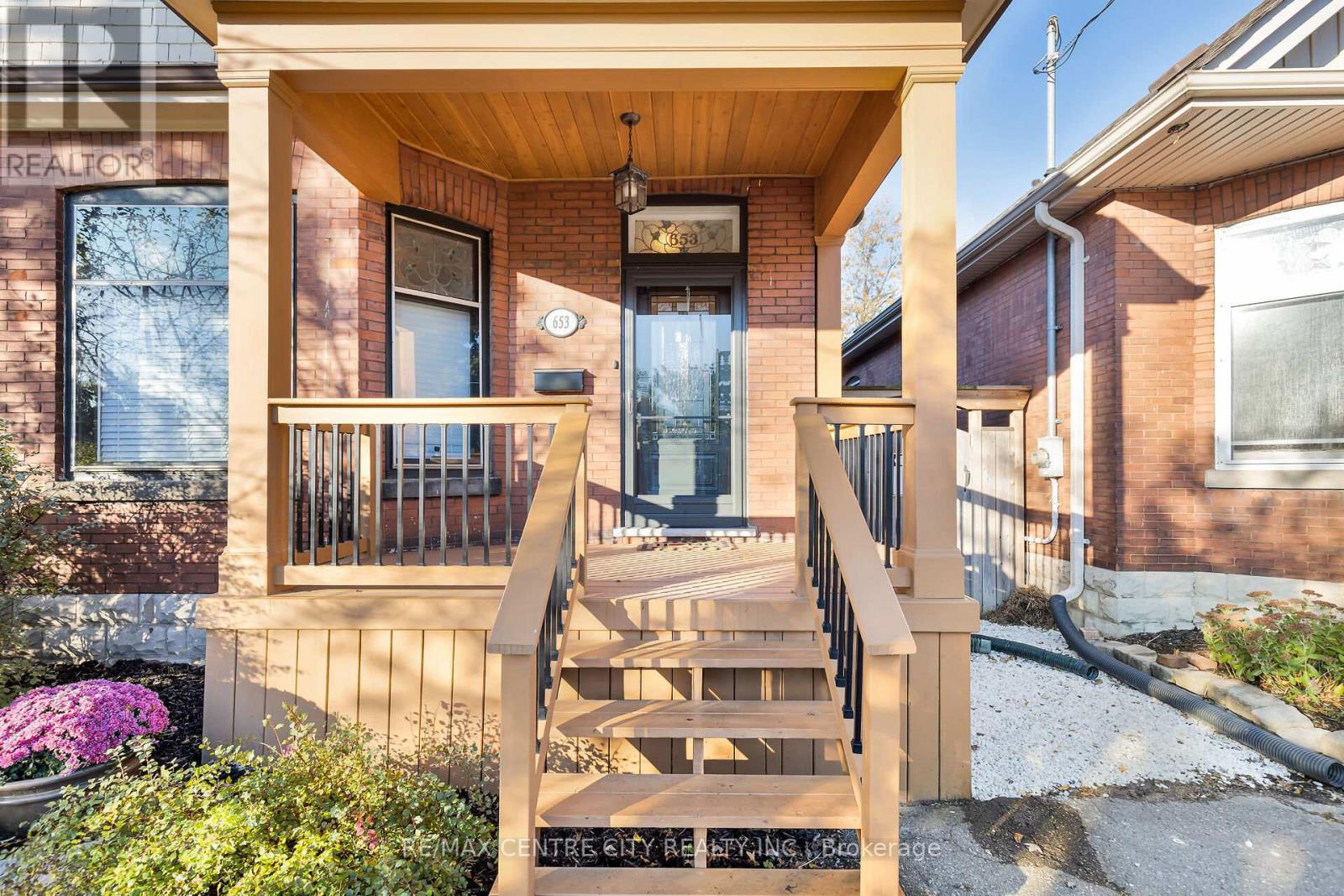 Property at 653 WILLIAM STREET image 3