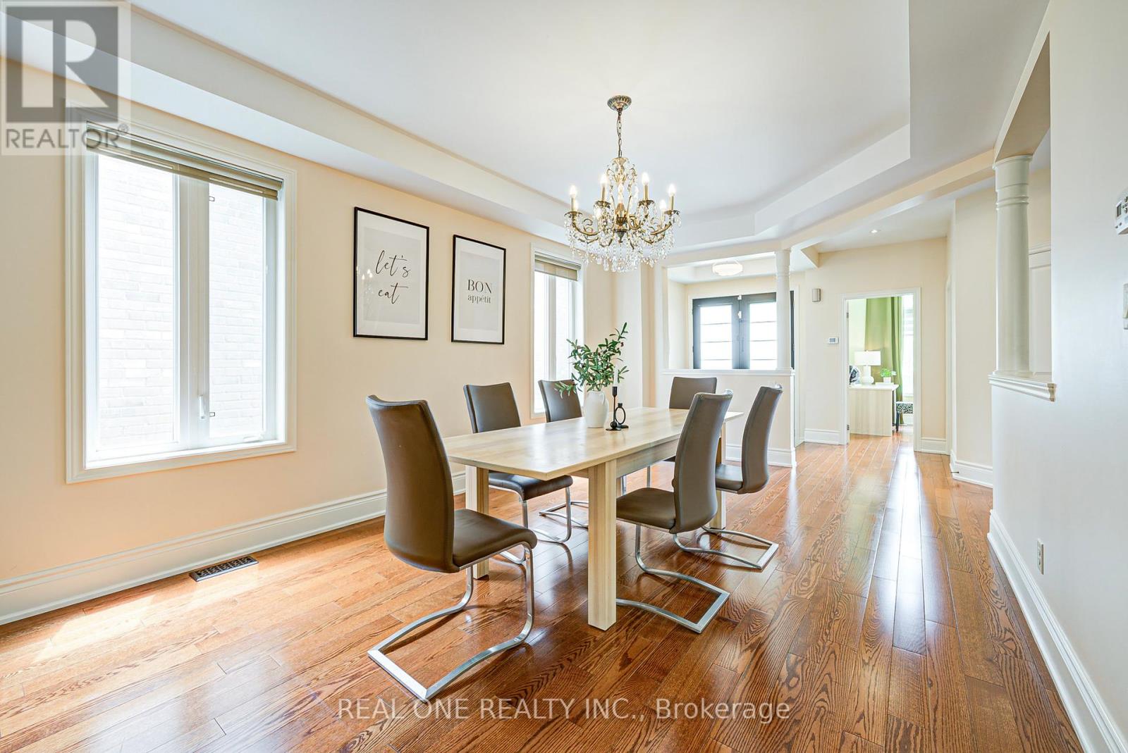 Property at 112 SUTHERLAND CRESCENT image 3