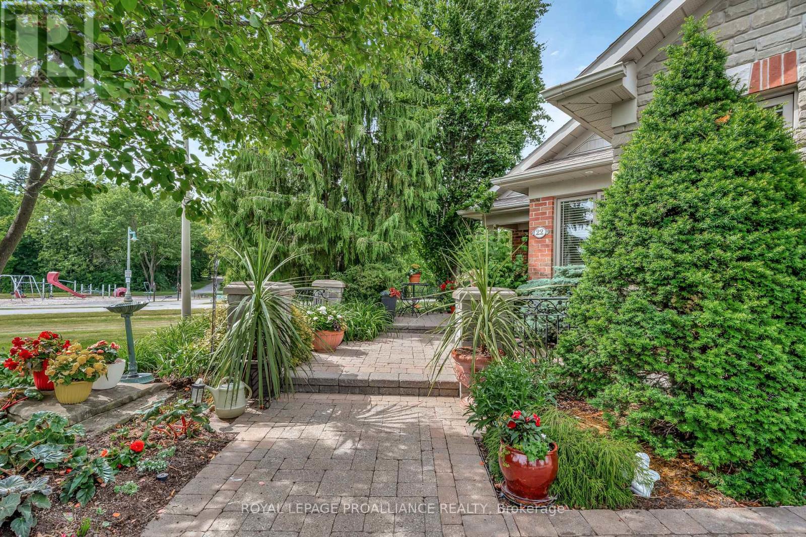 Property at 22 TRILLIUM COURT image 4
