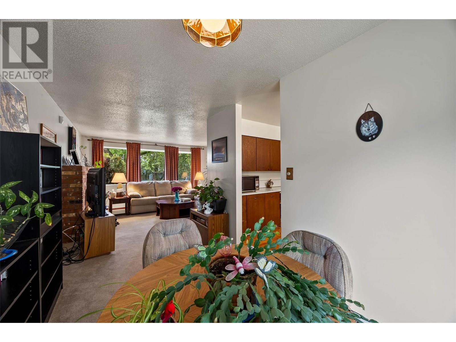 Property at 427 BATTLE Street W image 2