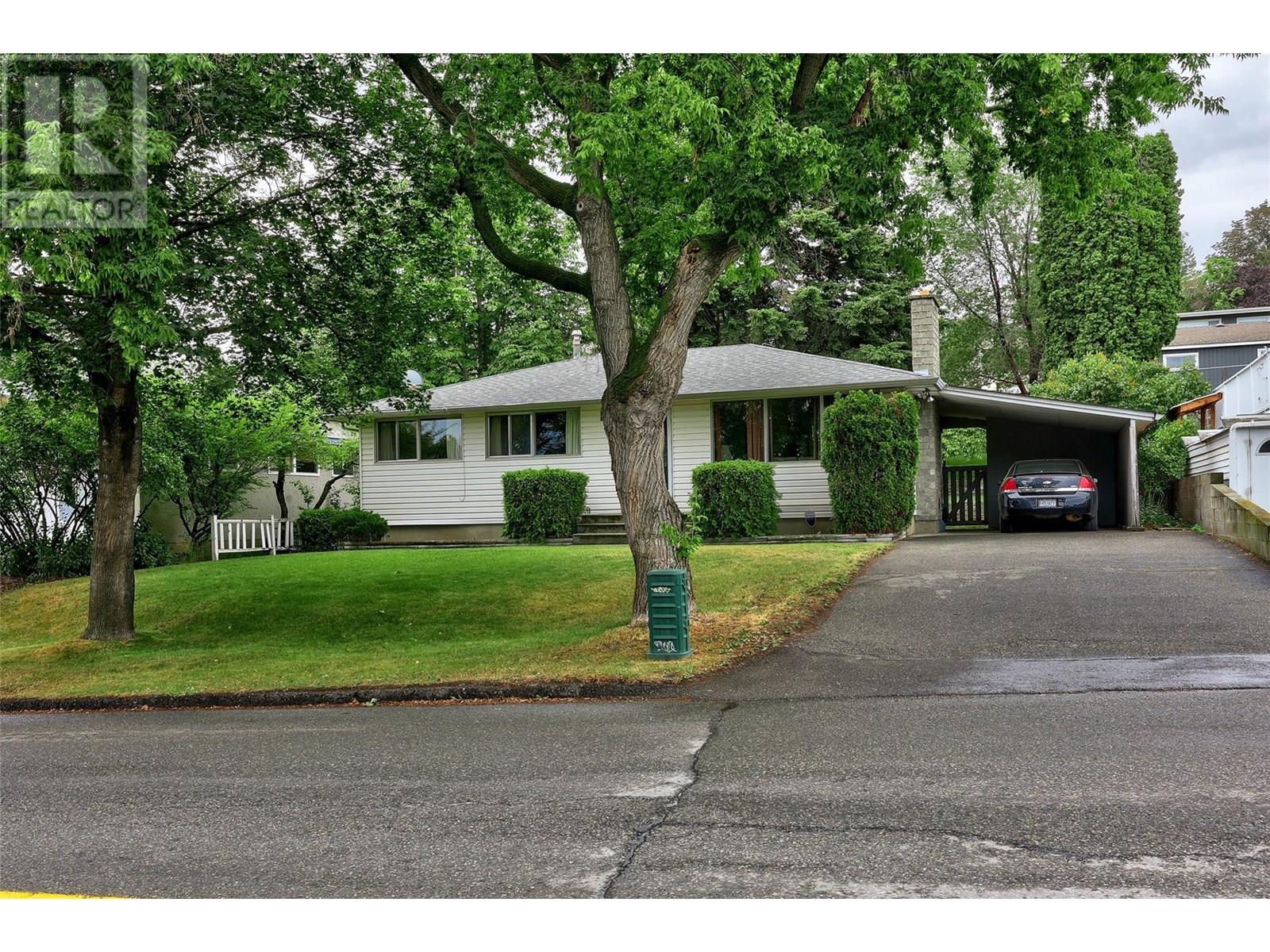 Property at 427 BATTLE Street W image 1