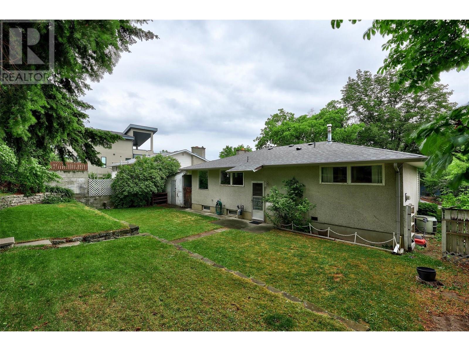 Property at 427 BATTLE Street W image 4