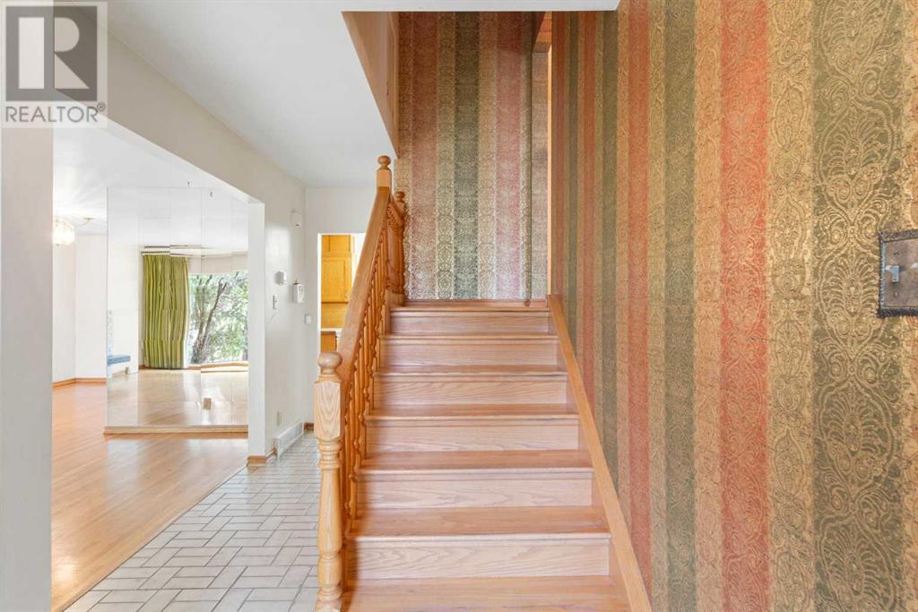 Property at 370 Wildwood Drive SW image 4