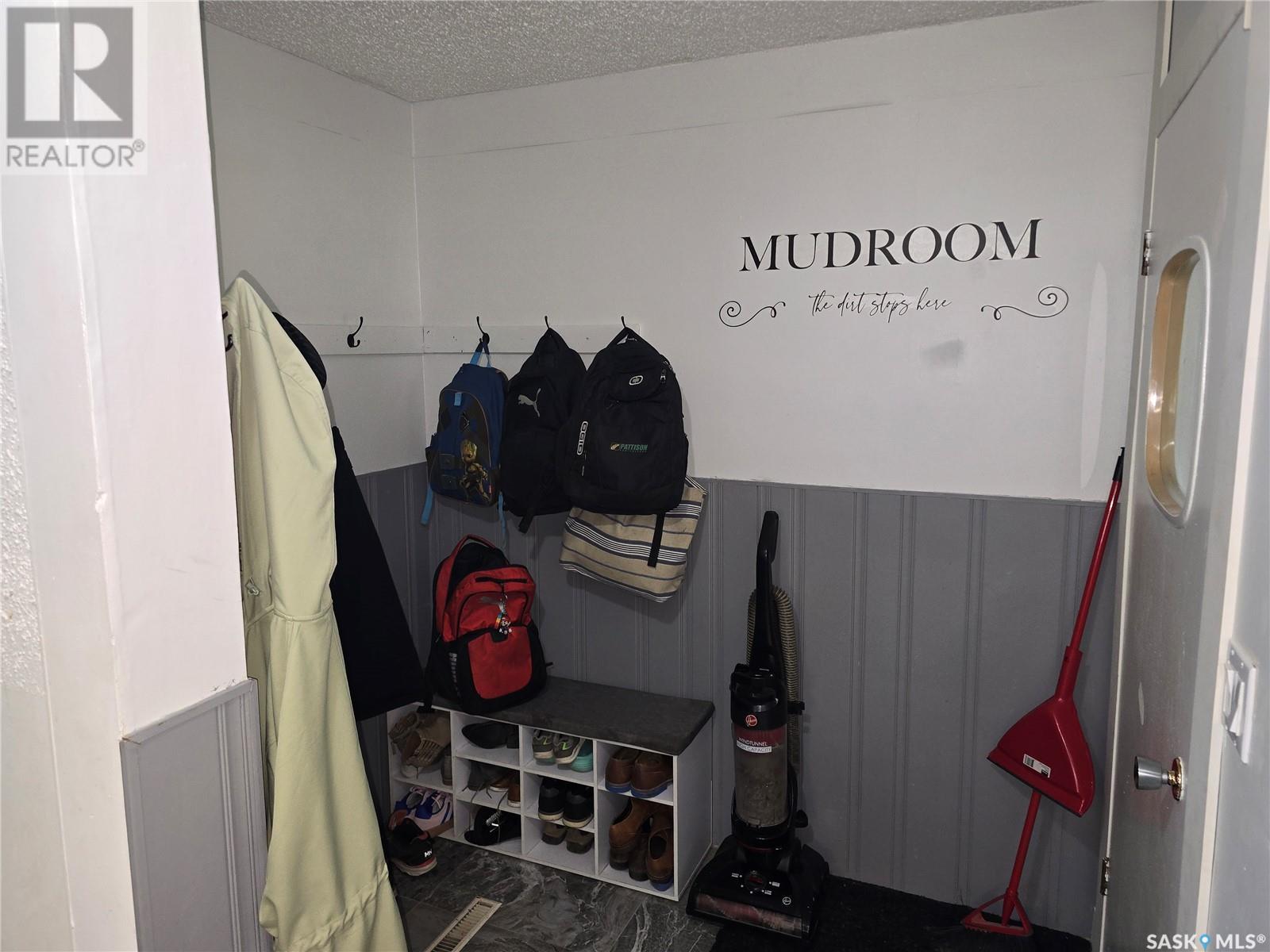 212 8th Street E, Wynyard, Saskatchewan S0A 4T0 - Photo 11 - SK009878