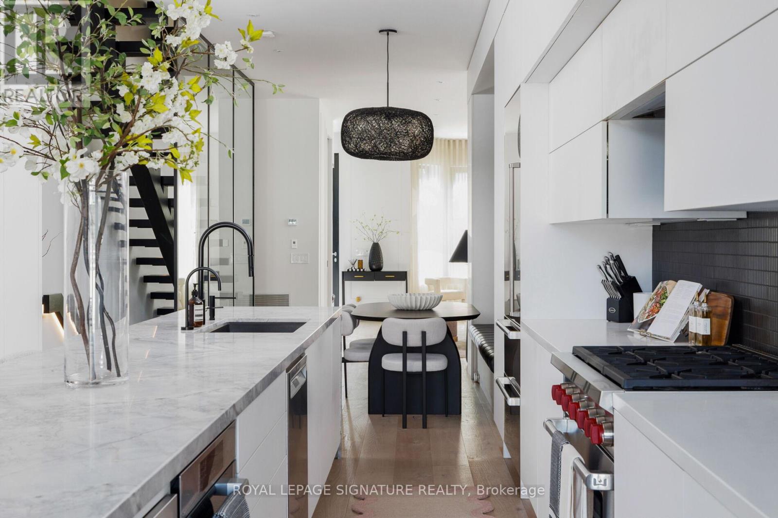 17 Lakeview Avenue, Toronto (Trinity-Bellwoods), Ontario  M6J 3B2 - Photo 12 - C12229626