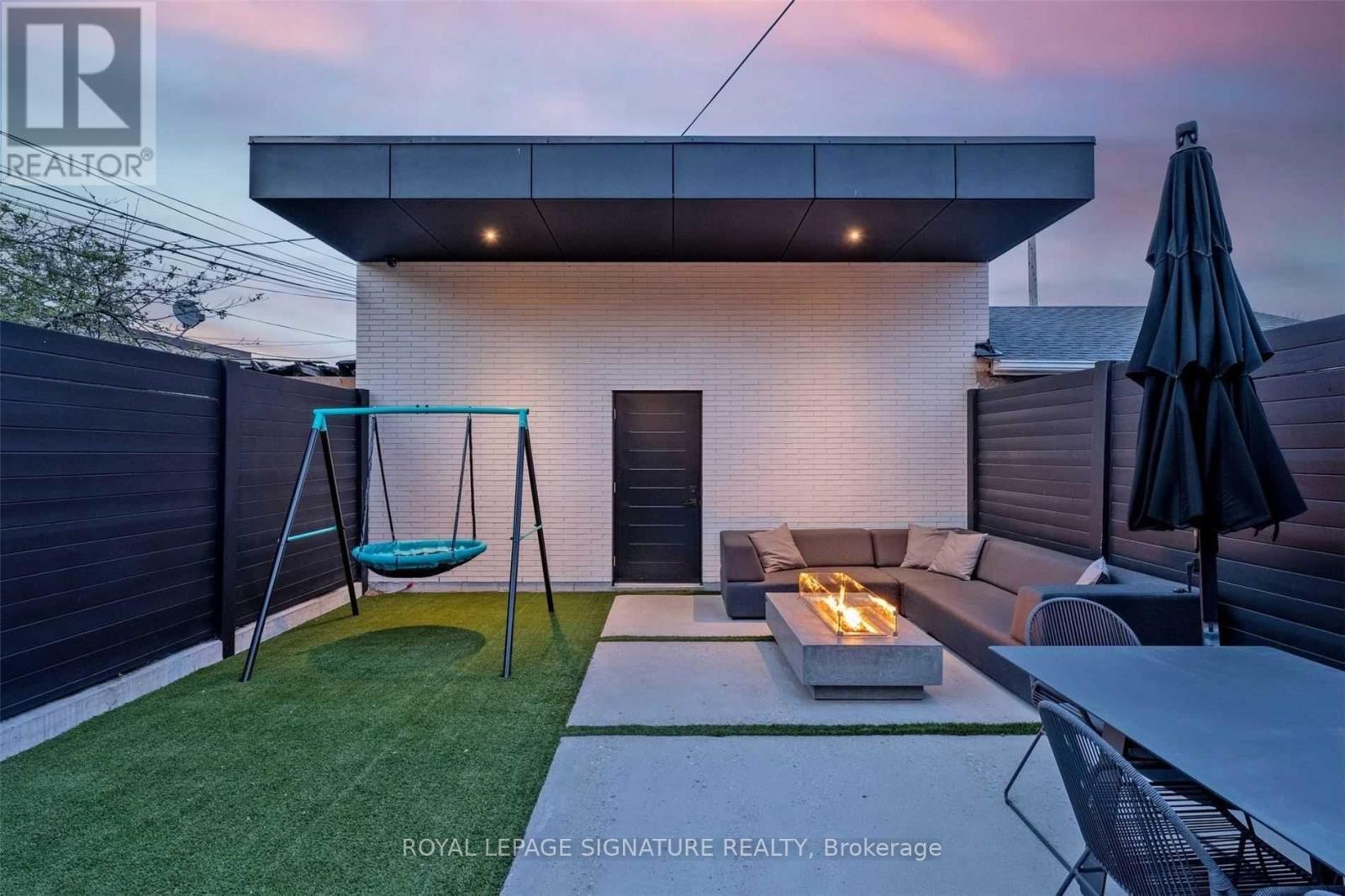 17 Lakeview Avenue, Toronto (Trinity-Bellwoods), Ontario  M6J 3B2 - Photo 17 - C12229626