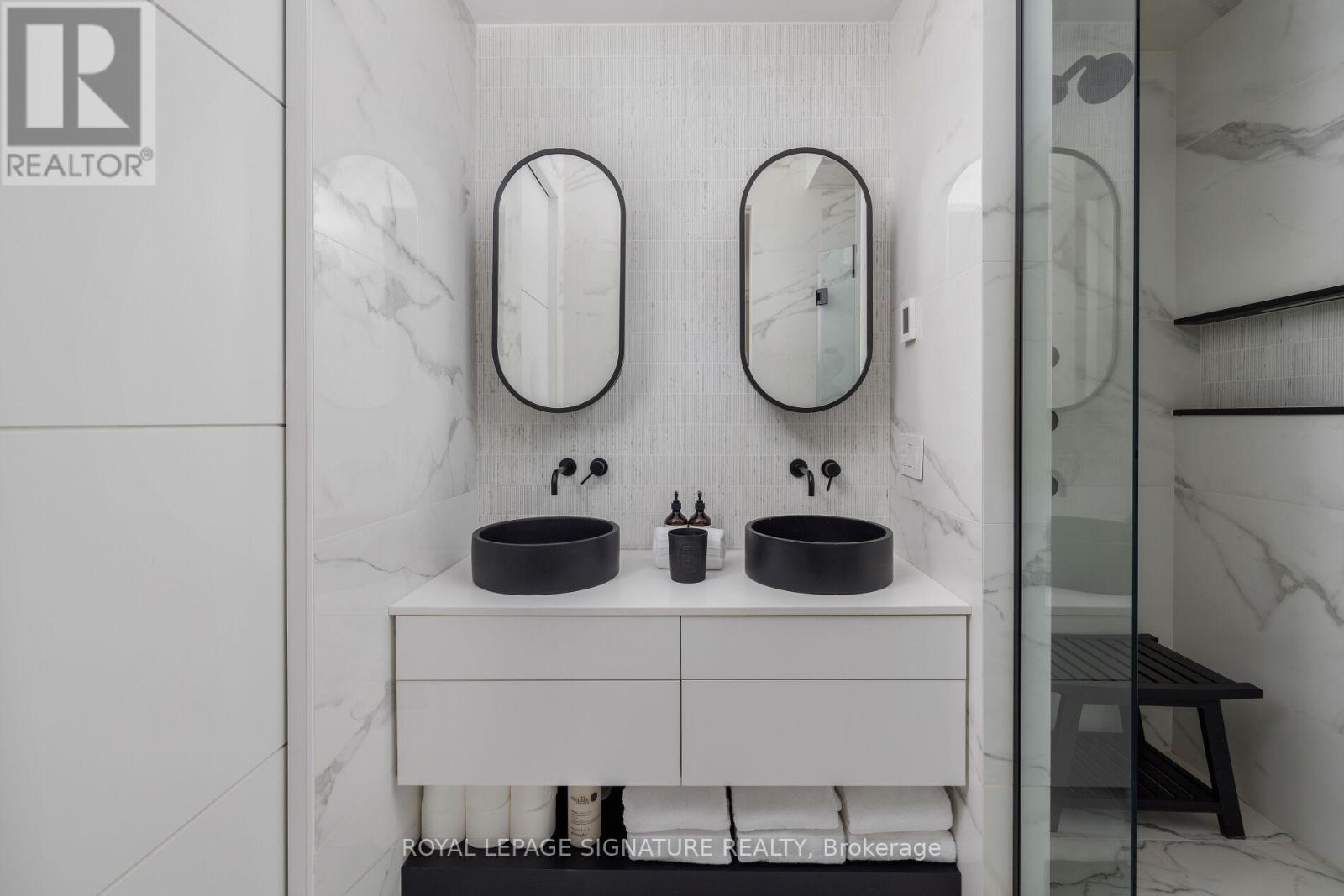 17 Lakeview Avenue, Toronto (Trinity-Bellwoods), Ontario  M6J 3B2 - Photo 20 - C12229626