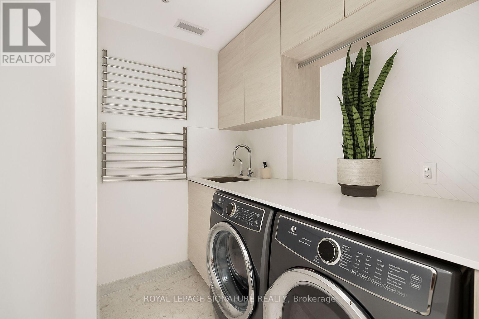 17 Lakeview Avenue, Toronto (Trinity-Bellwoods), Ontario  M6J 3B2 - Photo 24 - C12229626