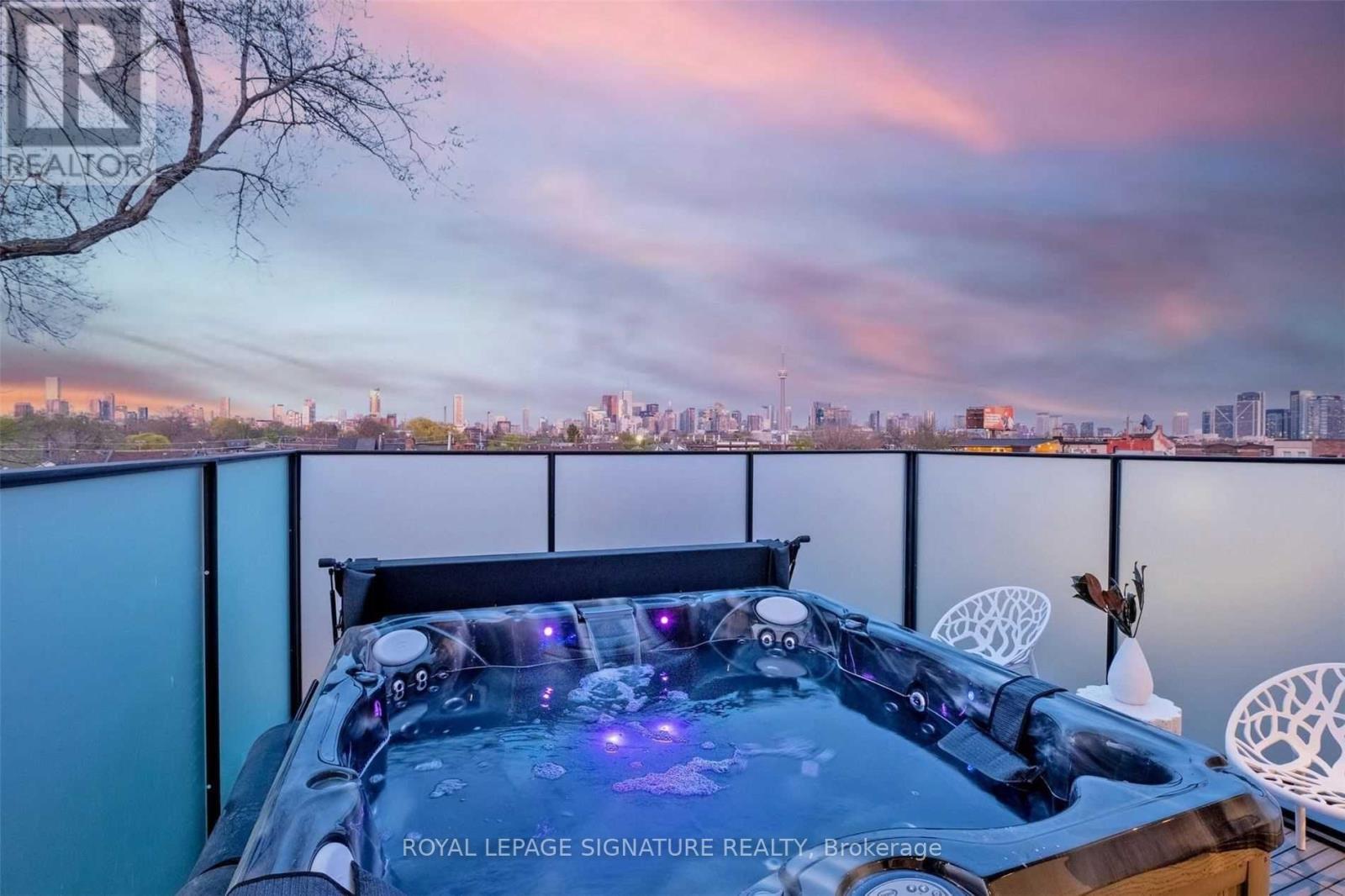 17 Lakeview Avenue, Toronto (Trinity-Bellwoods), Ontario  M6J 3B2 - Photo 34 - C12229626