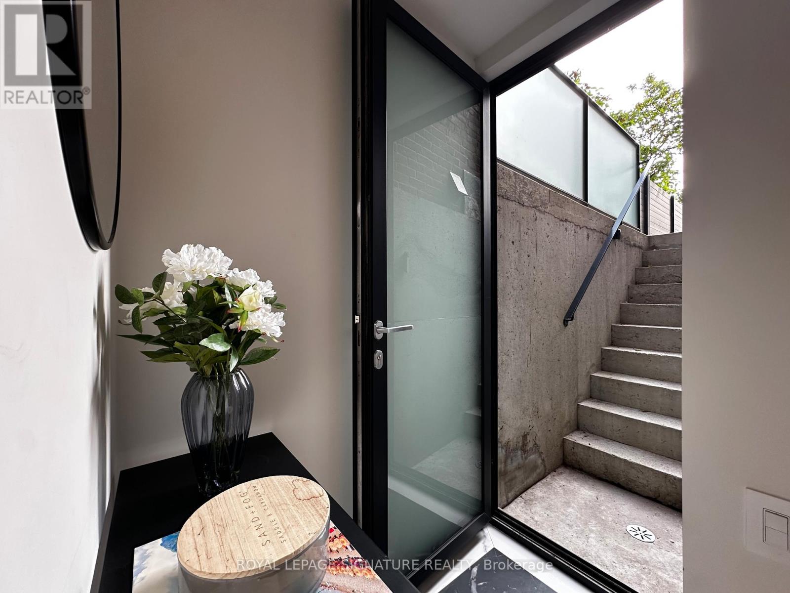 17 Lakeview Avenue, Toronto (Trinity-Bellwoods), Ontario  M6J 3B2 - Photo 39 - C12229626