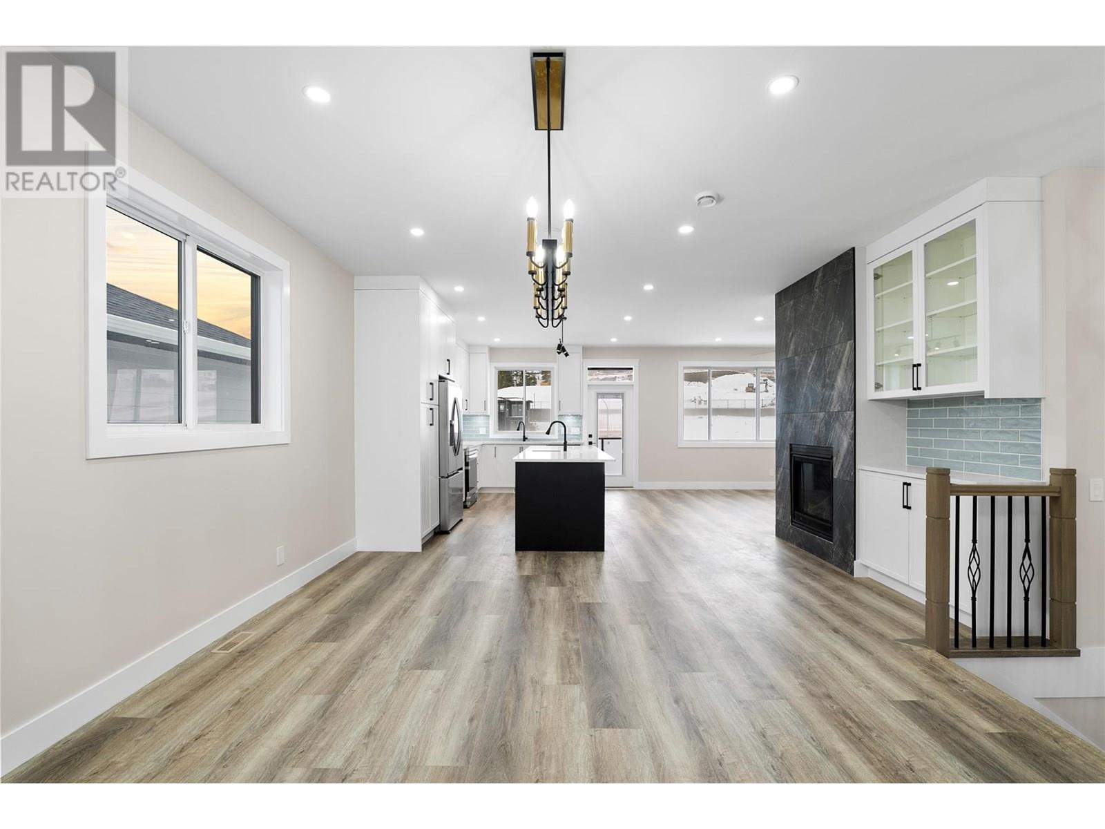 Property at 2077 Linfield Drive image 5