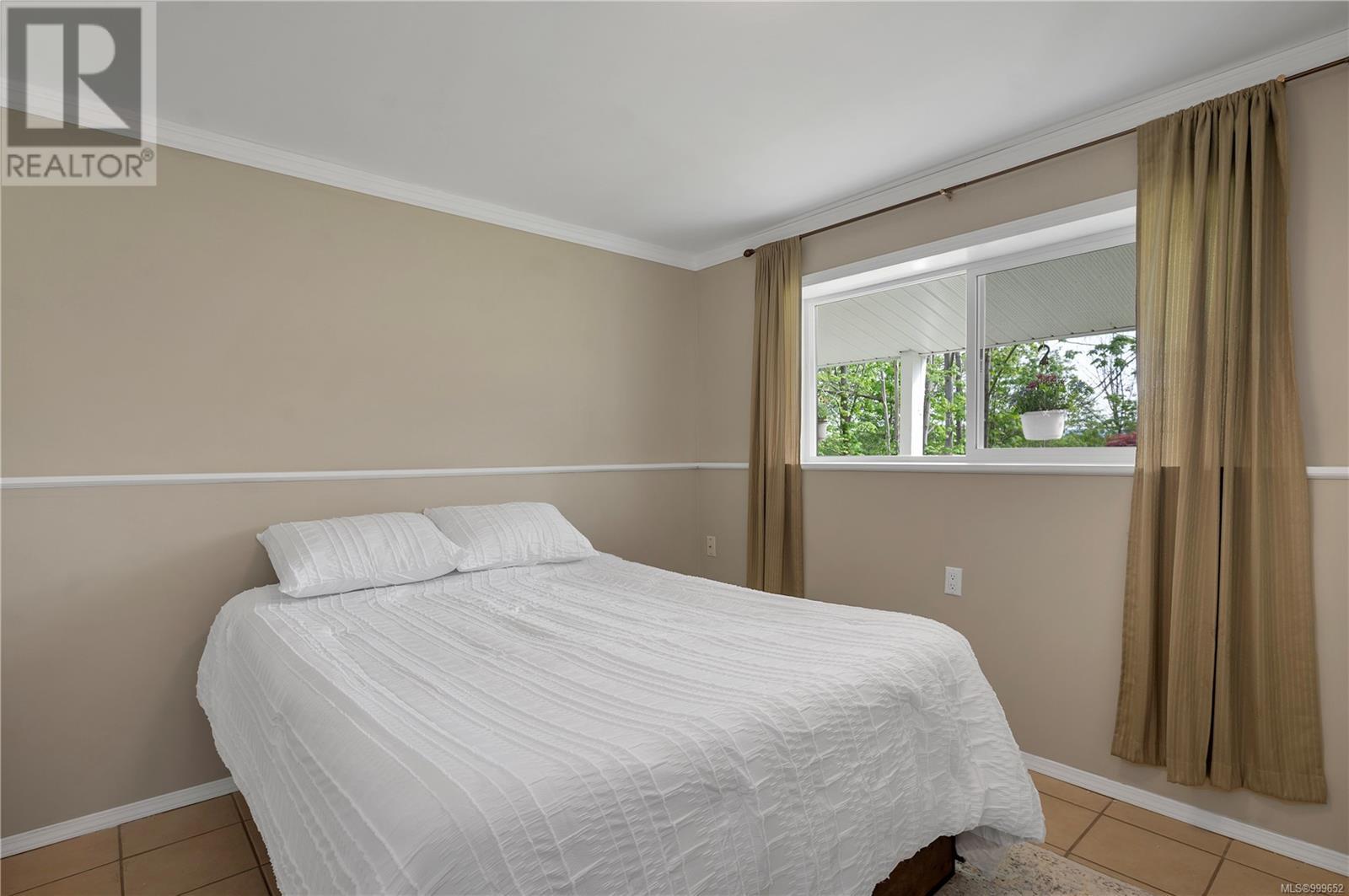 Property at 1175 Petersen Rd image 3