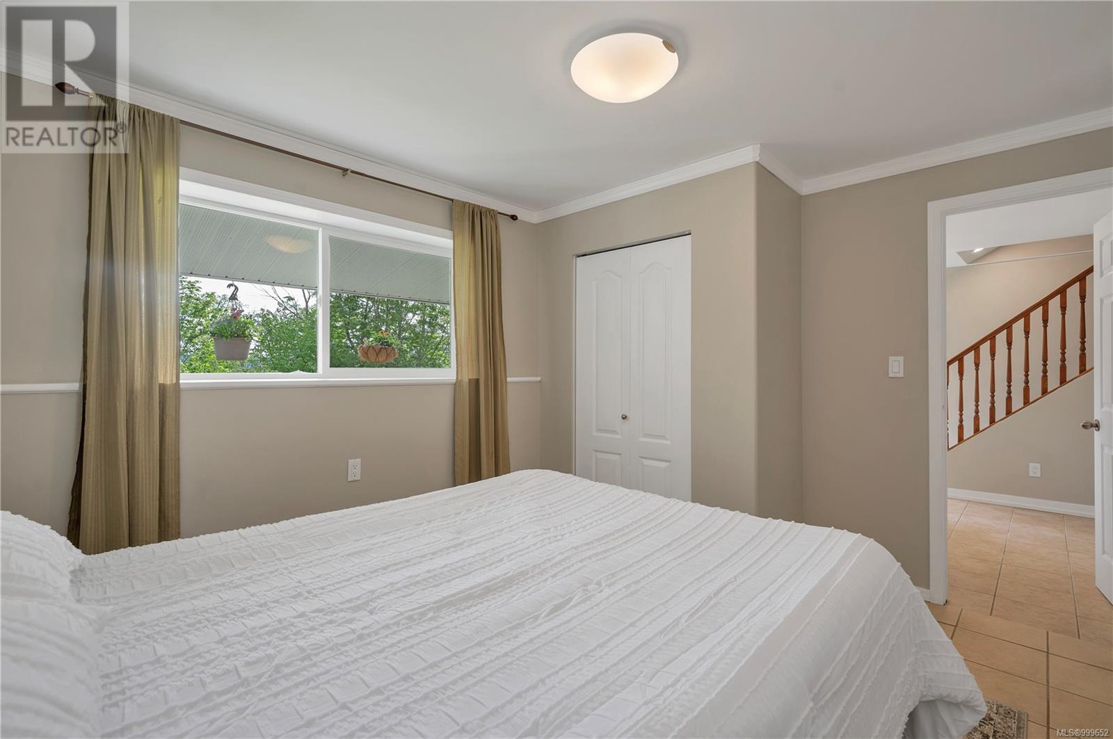 Property at 1175 Petersen Rd image 4