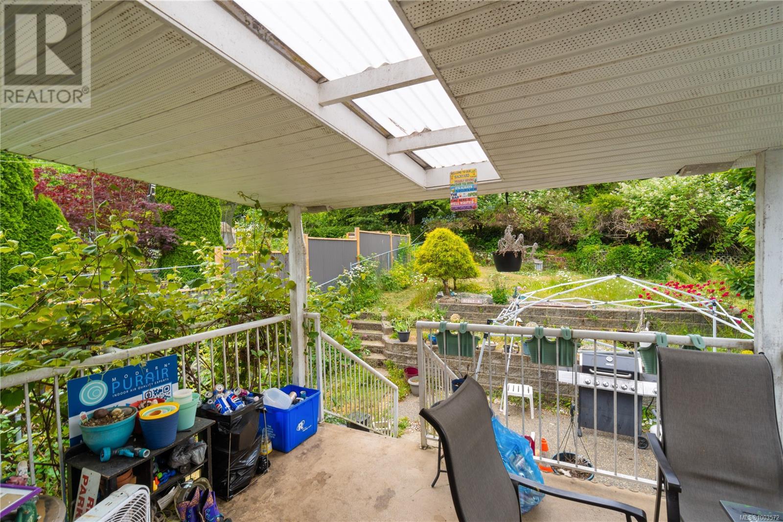 Property at 1003 Bramblewood Lane image 4