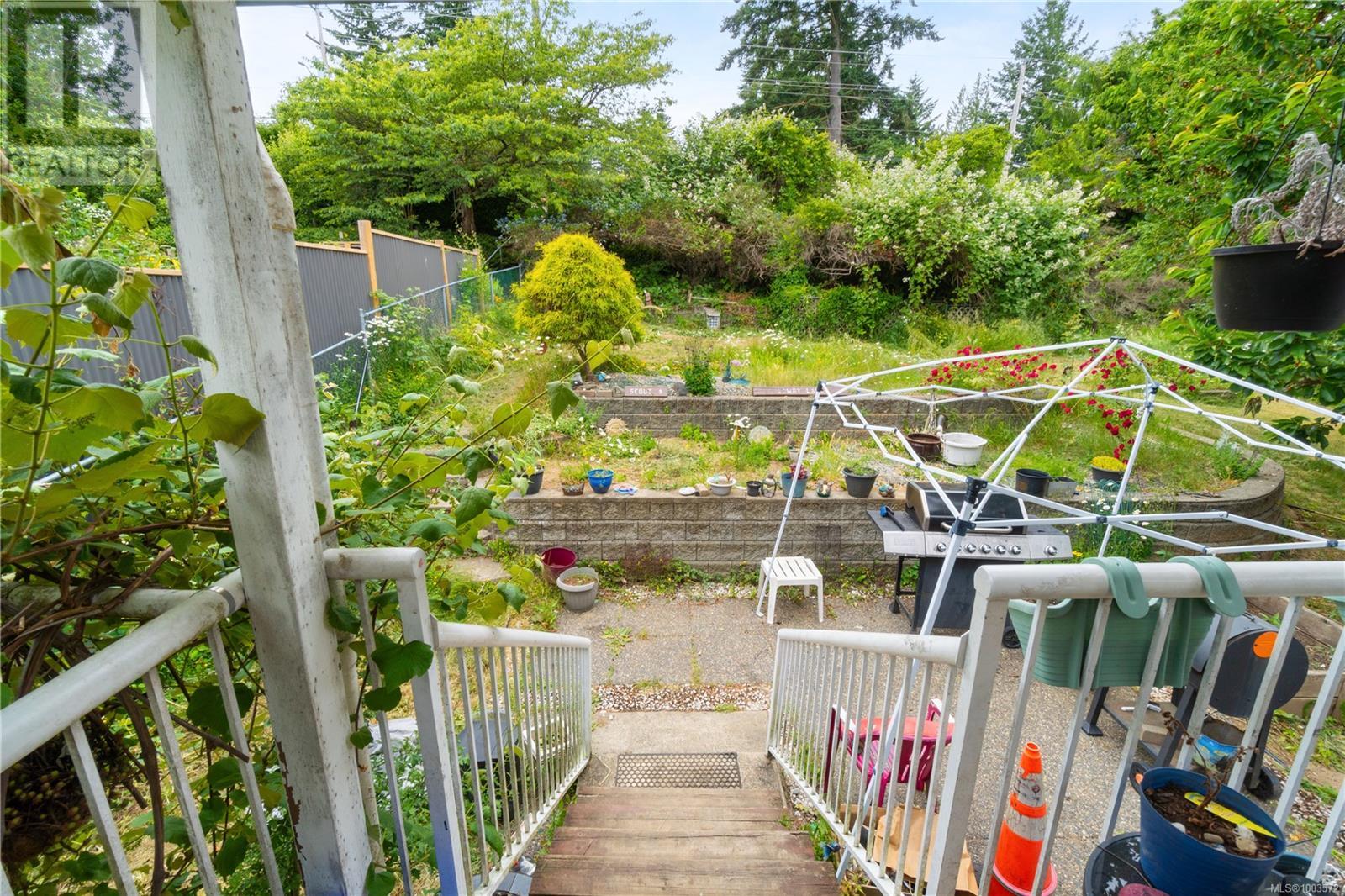 Property at 1003 Bramblewood Lane image 5