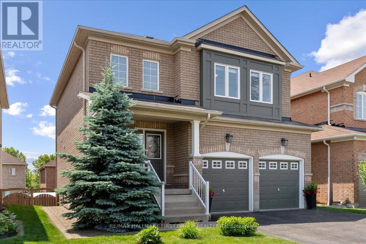 Property at 15 OCEANPEARL CRESCENT image 2