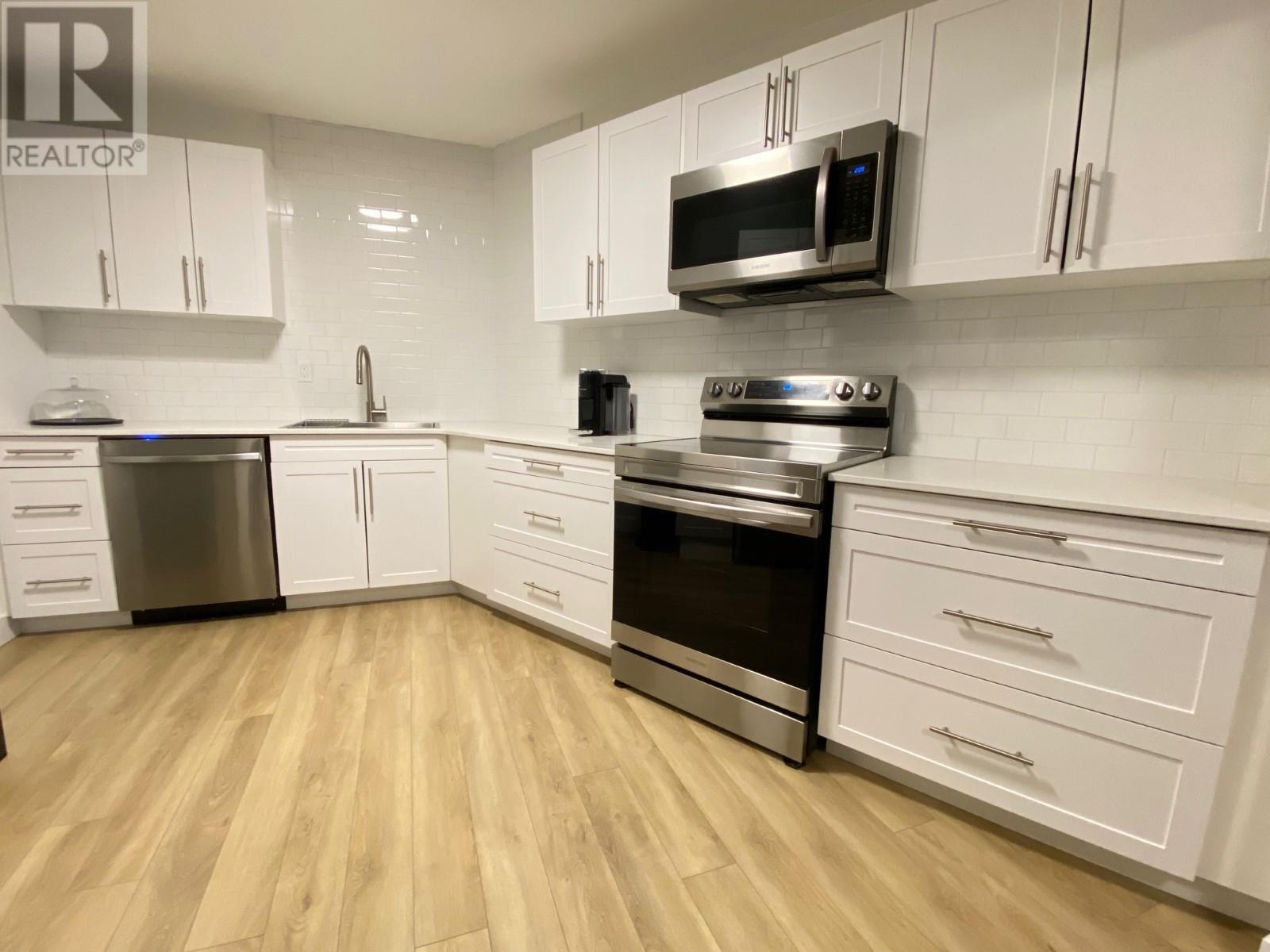 Property at 1101 405 Waverley ST image 3