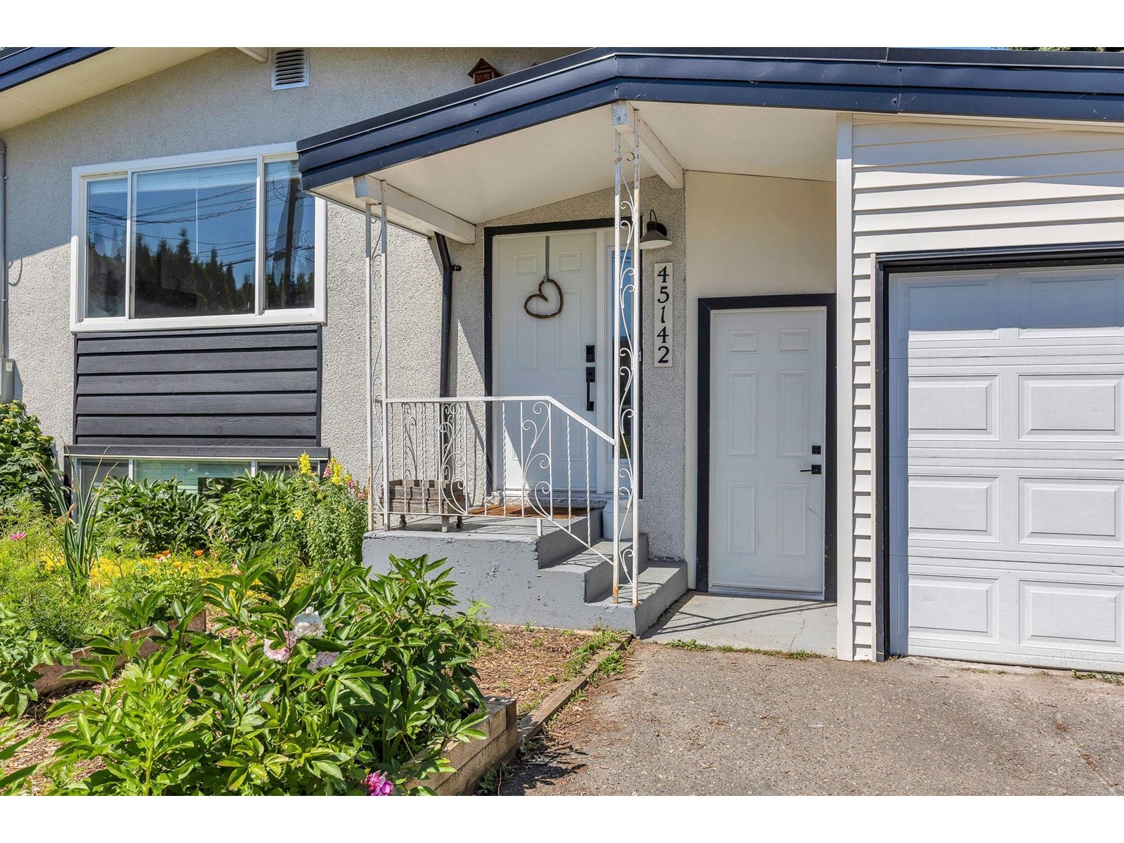 Property at 45142 OLIVER CRESCENT image 3