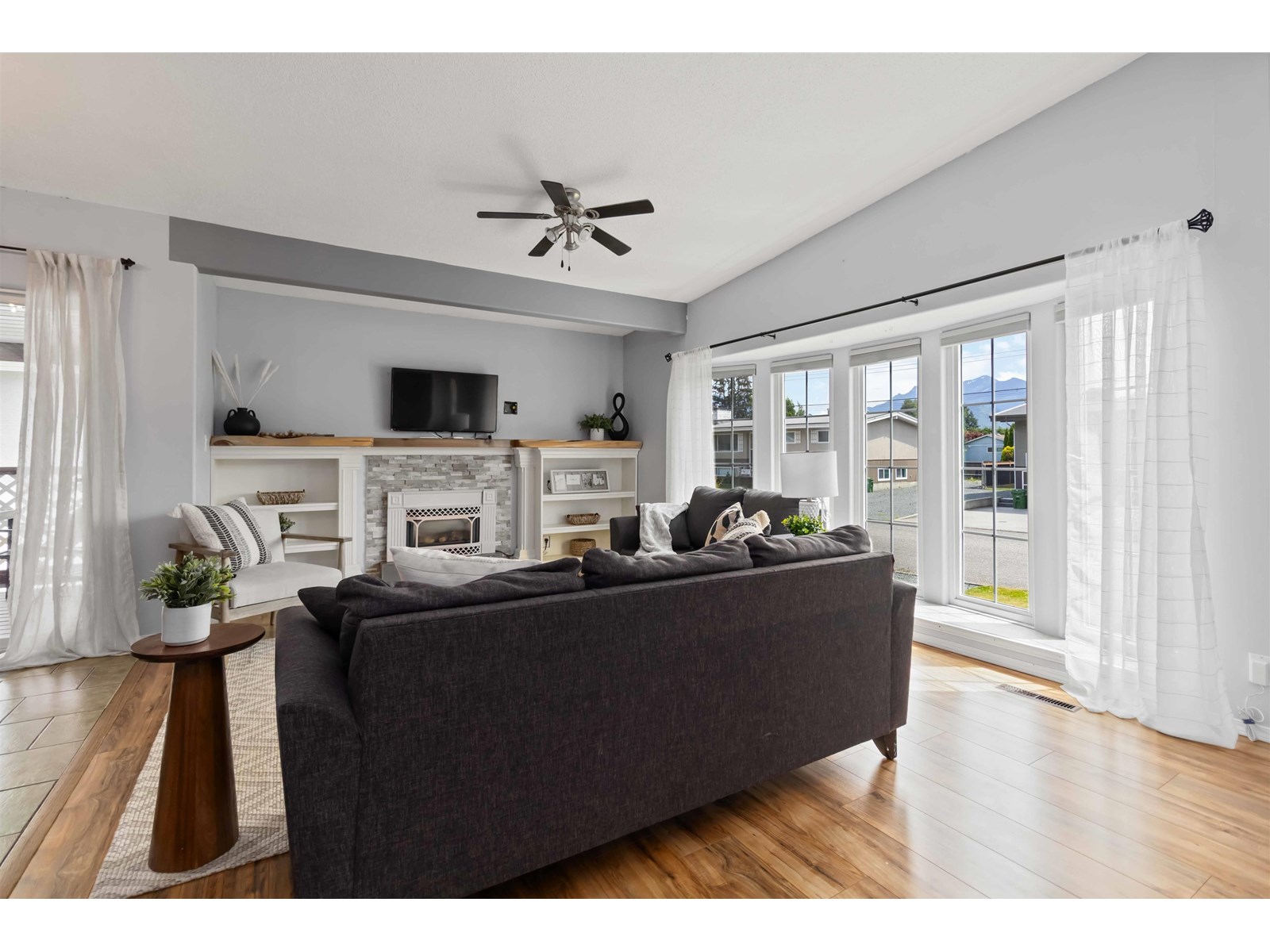 Property at 46185 LARCH AVENUE image 4