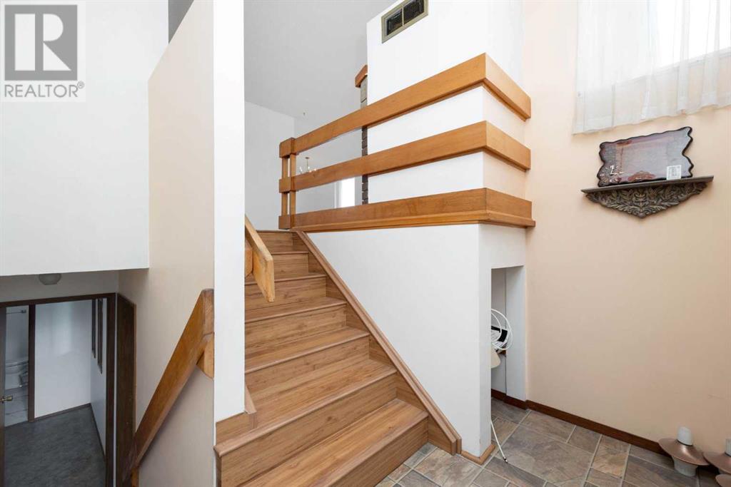 Property at 332 Ermine Crescent image 4