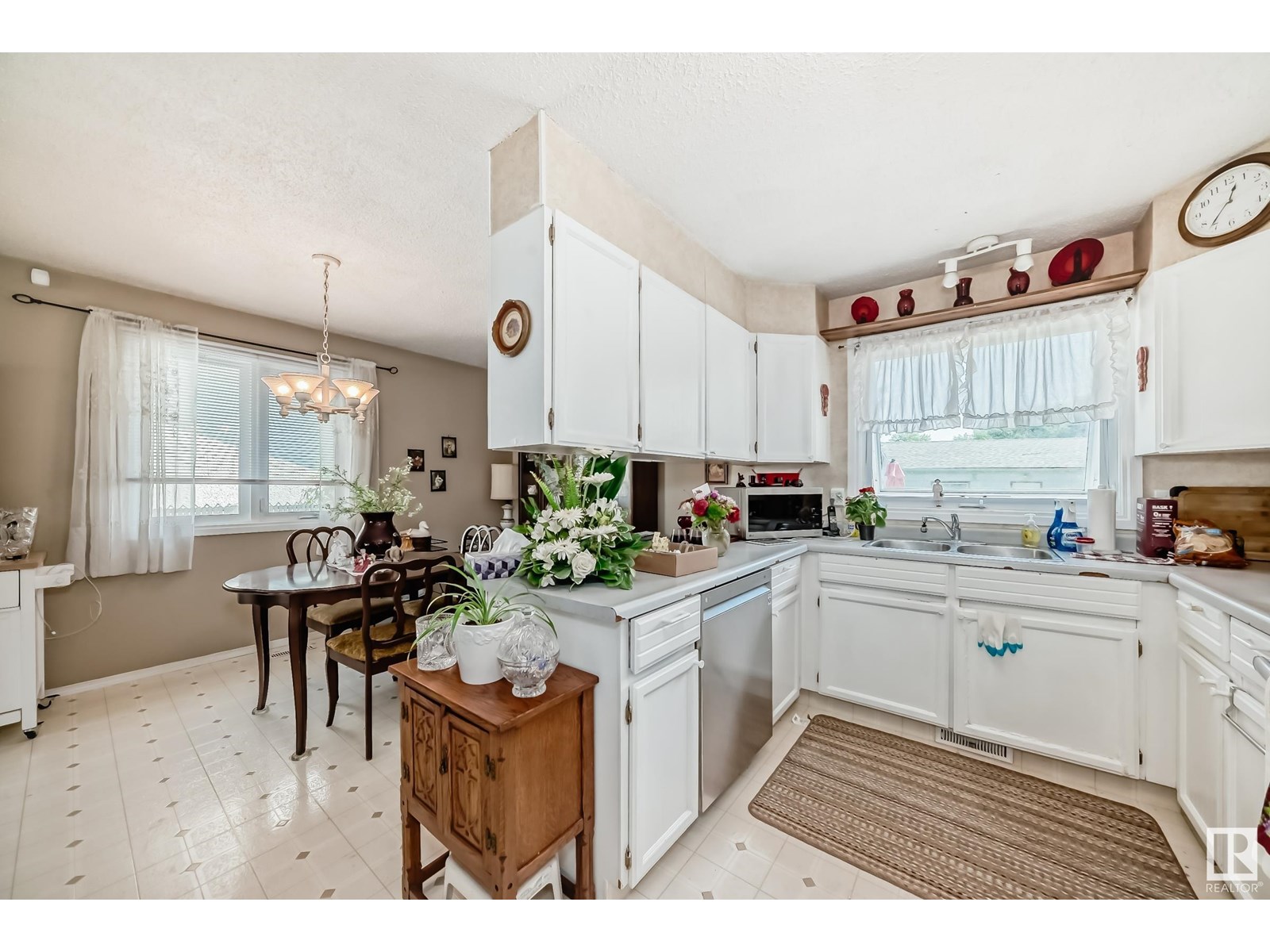 Property at 1025 82 ST NW image 4