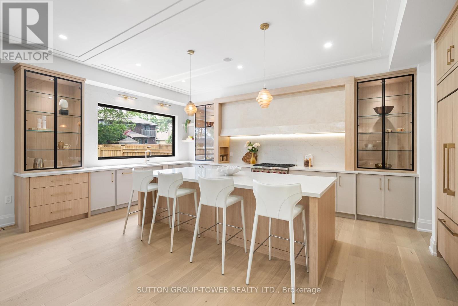 121 Edgecroft Road, Toronto (Stonegate-Queensway), Ontario  M8Z 2C2 - Photo 13 - W12224183